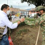 Gran ejemplo en jornada de limpieza y embellecimiento.